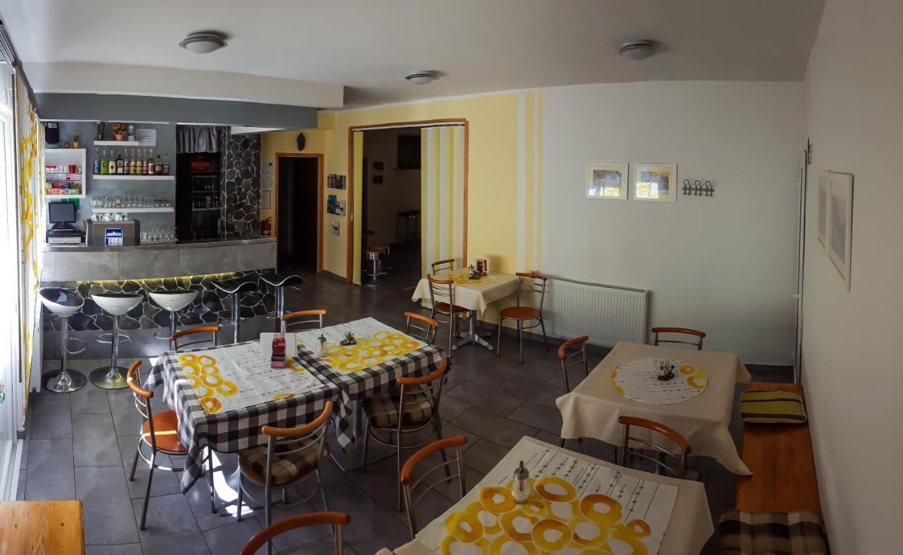 Rooms With Shared Kitchen Zver, Great For Hikers Худаюжна Экстерьер фото