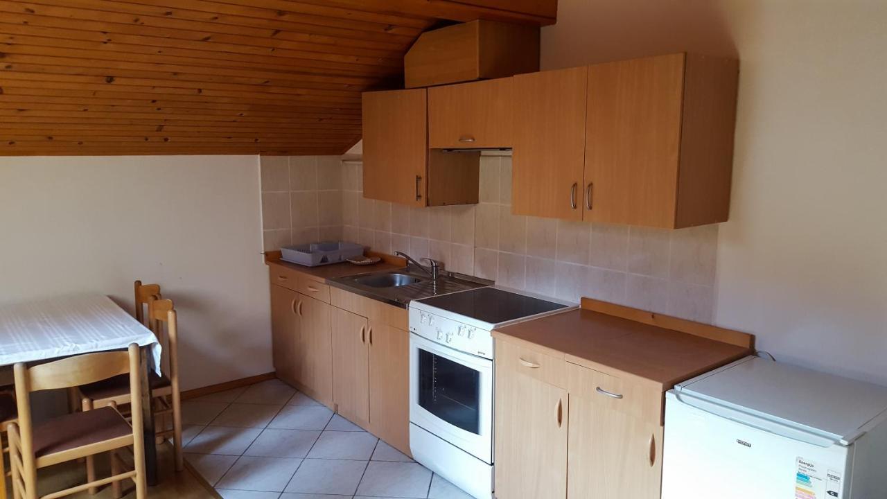 Rooms With Shared Kitchen Zver, Great For Hikers Худаюжна Экстерьер фото